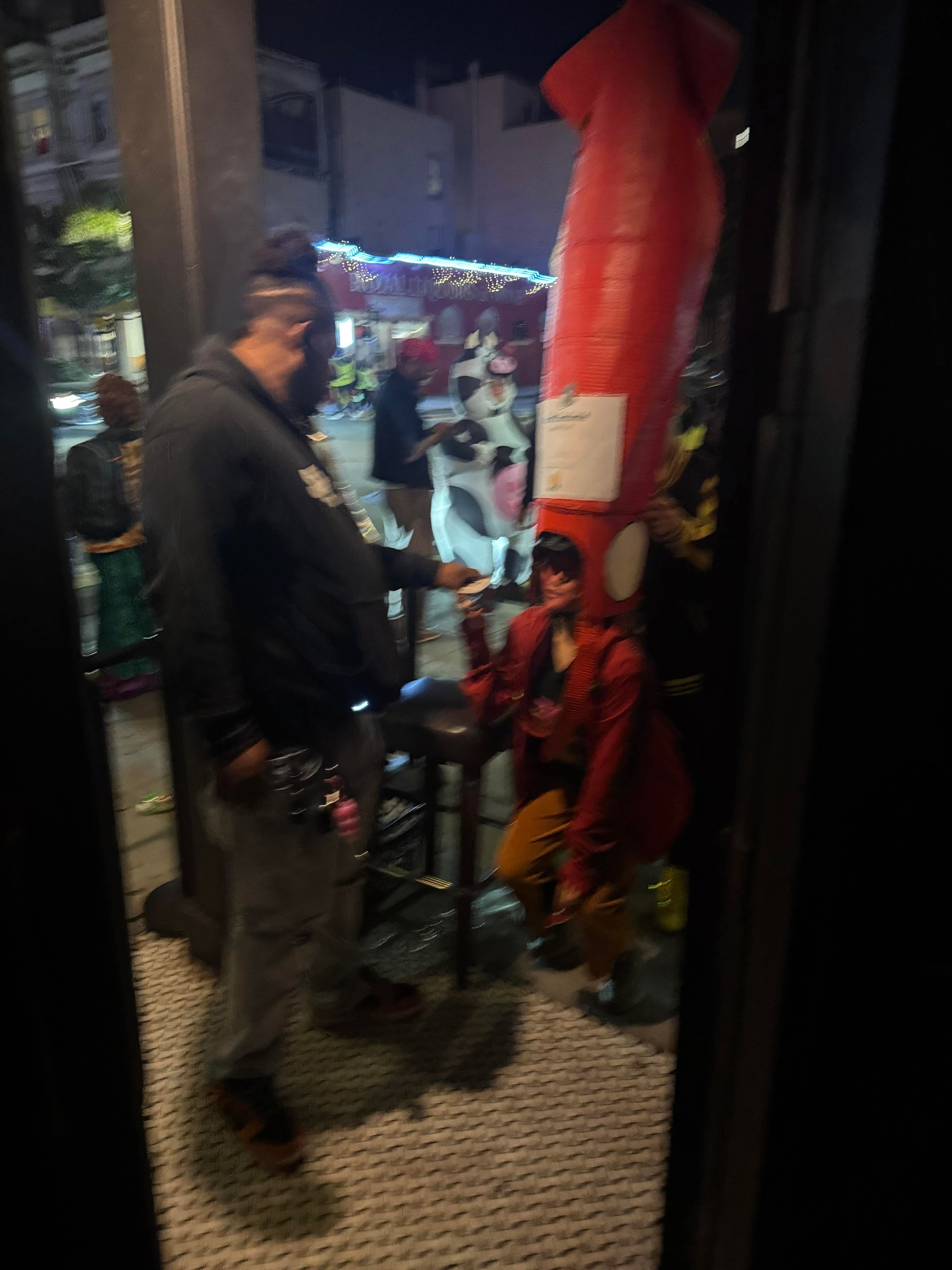 squatting to get in da club